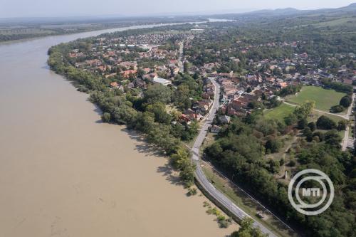 Árvíz – OVF-szóvivő: az éjszaka tetőzik a Duna Mohácsnál