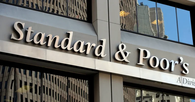 „Riadót fújt az S&P: Magyarország éppen csak megúszta a bóvliba minősítést, de komoly bajok vannak a kormány gazdaságpolitikájával!”