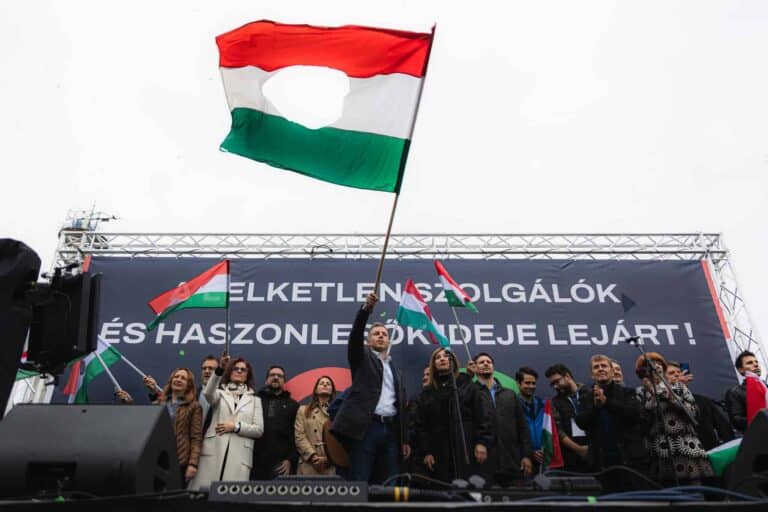 Magyar Péter ironikus Facebook-posztban kritizálta a kormánypárti médiát és kommunikációs gépezetet
