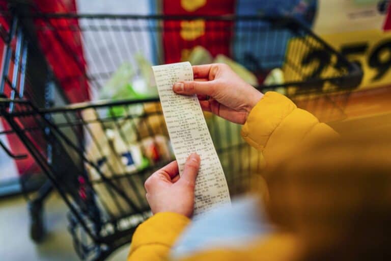 Brutális drágulás várható az élelmiszeráraknál: az egekbe szökhet a vaj, a sajt és az olajok ára