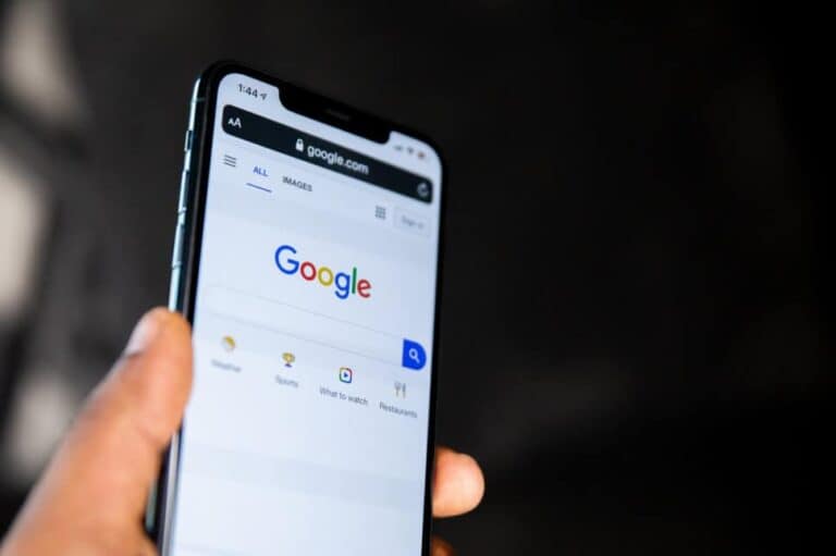 Bajban a Fidesz: a Google és a YouTube leállítja a politikai hirdetéseket az EU-ban
