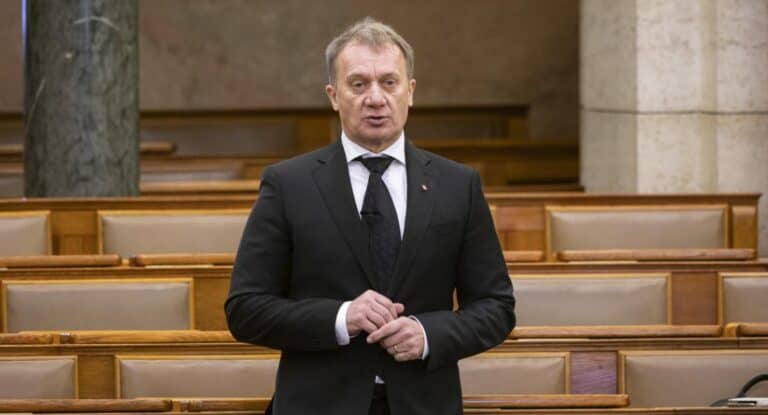 Varju László lemondott mandátumáról, hogy biztosítsa az időközi választást Újpesten és Angyalföldön