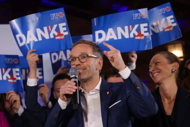 Az osztrák államfő az FPÖ elnökével egyeztet hétfőn a kormányalakítási lehetőségekről