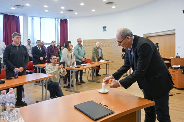 Elhunyt munkavállalókért égett a megemlékezés lángja Hevesben