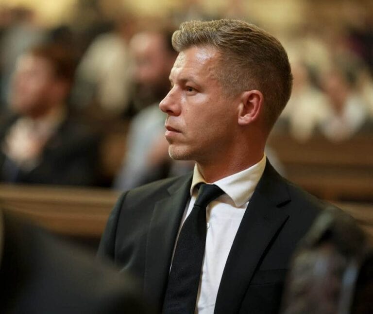 Magyar Péter: Az ukrán kémként letartóztatott Holló Istvánnak rendkívül jó kapcsolata volt a Fidesz-frakció több tagjával és Orbán Viktor egyik családtagjával is