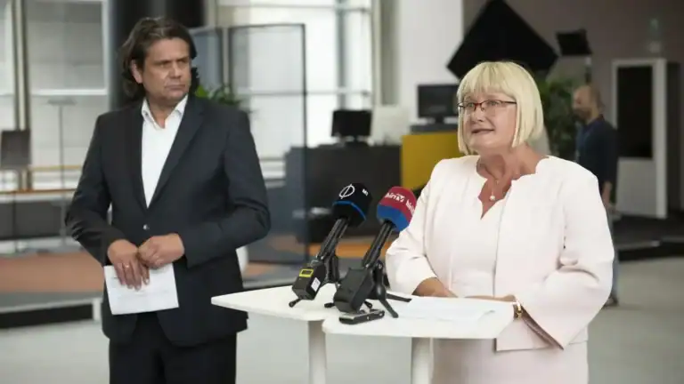 Levélben magyarázza a Fidesz átláthatóságinak nevezett törvényjavaslatát az EP-képviselőknek Gál Kinga és Deutsch Tamás