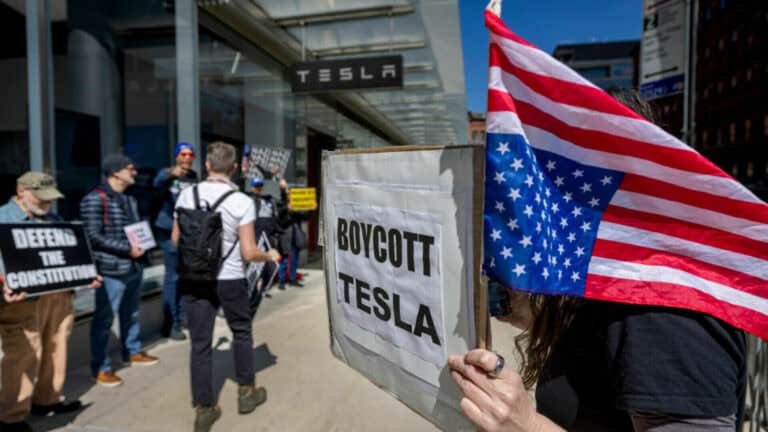 49%-kal zuhantak a Tesla eladásai Európában – válságba kerülhet a márka?