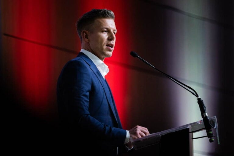 Magyar Péter: Orbán Viktor és a fideszes sajtó hallgatása a gyerekek elleni erőszak kapcsán beszédesebb ezer szónál