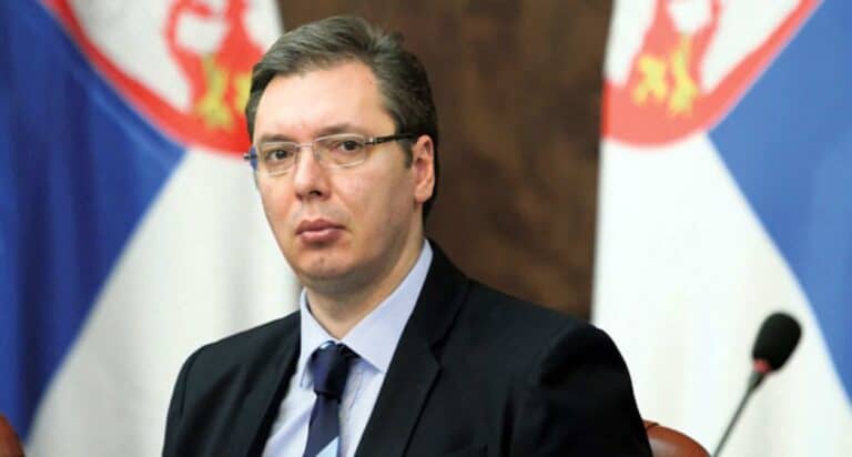 Szerbia utcáin folytatódik a feszültség: újabb tüntetés Vucic elnök ellen