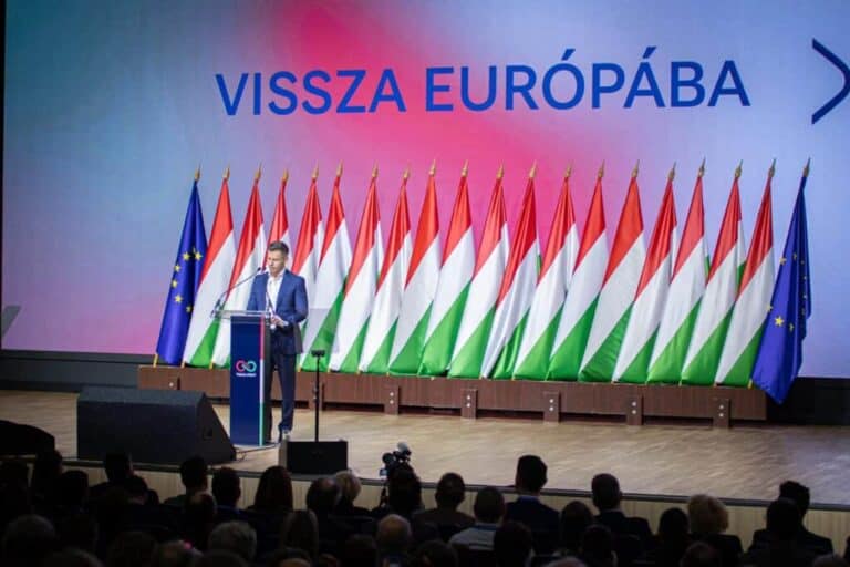 Magyar Péter: Elég a piszkos politikai alkukból, döntsön közvetlenül a nép!