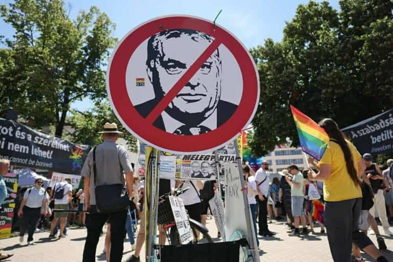 Elemzők: súlyos hiba volt a Fidesztől a Pride betiltása