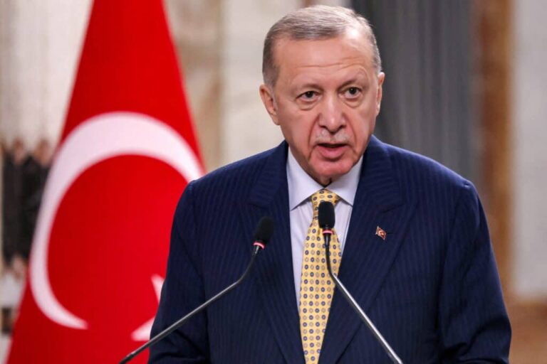 Már több száz főnél tartanak az Erdoğan-féle letartóztatások a török ellenzék körében