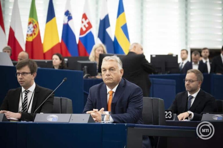 Financial Times: Orbán vétóját megkerülve hosszabbíthatja meg az uniós többség a 210 milliárd dollárnyi orosz vagyon befagyasztását