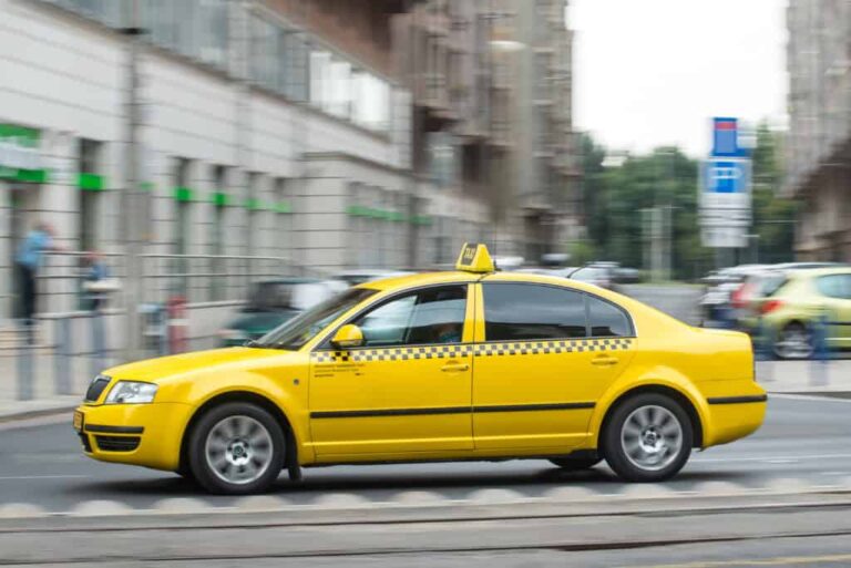 Brutális lehúzás a Szigeten: Taxisokat ellenőriztek, volt, aki 60 ezerért vitte utasait a Nyugati pályaudvartól a fesztiválra