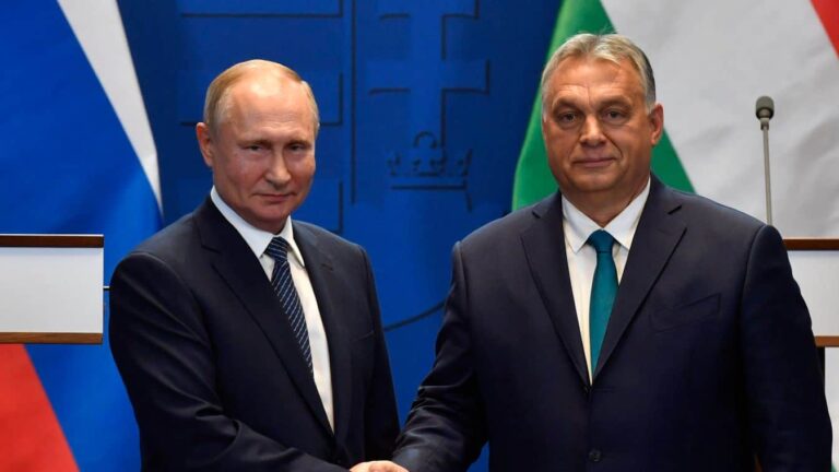 Orbán Viktor pénteken Moszkvába utazik – titkos tárgyalás Putyinnal a béketerv árnyékában