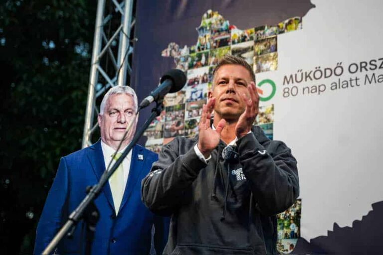 Magyar Péter Orbánnak: A viccnek is van határa, Miniszterelnök Elvtárs!