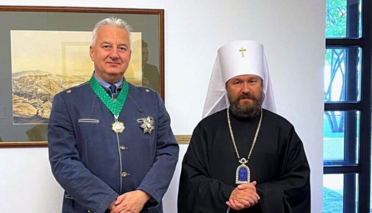 Hilarion volt asszisztense szerint a metropolita rendszeresen lobbizott Semjén Zsoltnál Kirill pátriárka és mások ügyében, miközben oligarcháktól kapott pénzeket