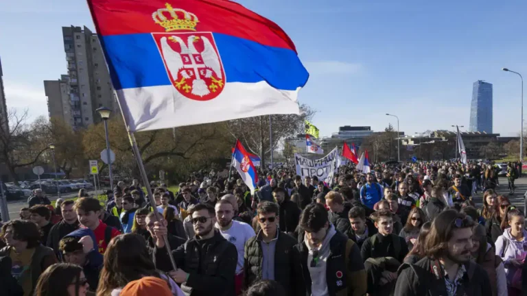 Tizennégy hónap kitartással győztek a diákok, Szerbiában jön az előrehozott választás