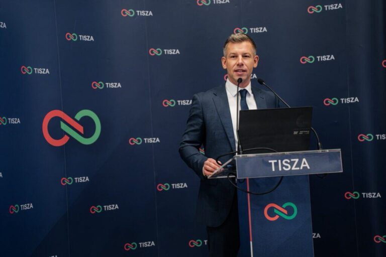 Magyar Péter: Nem azért akar kétharmadot a Tisza Párt, mert 16 évig egyeduralkodó szeretne lenni