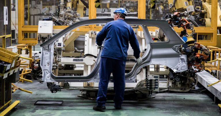 Tavaly is zsugorodott a magyar ipar: hiába a decemberi élénkülés, az éves mérleg továbbra is negatív