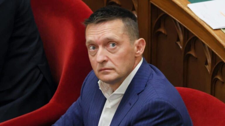 Volt nemzetbiztonsági főtiszt állítja: a hazai ellenzék lett a titkosszolgálatok első számú célpontja – súlyos vádak a hatalom működéséről