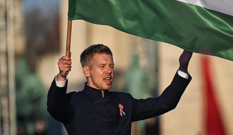 Magyar Péter: Hiába hívja be a wannabe császár a KGB-ügynököket