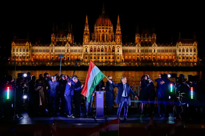 A pénzpiacok kitörő lelkesedéssel fogadták a Tisza győzelmét, Magyar Péter kormánya több száz milliárd forintot spórolhat