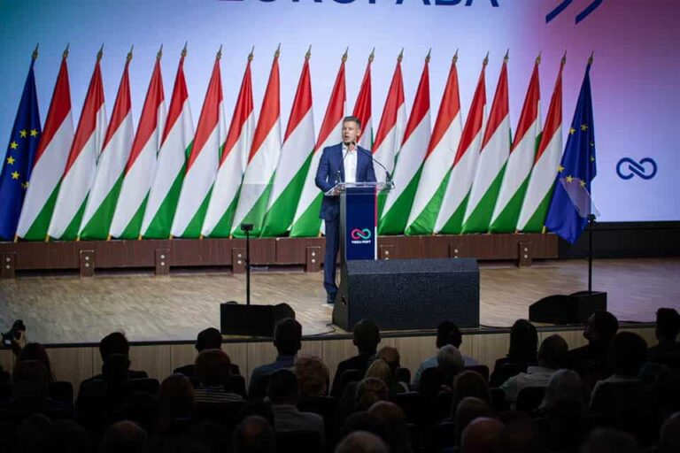 Magyar Péter keményen üzent az Orbánhoz érkező J.D. Vance-nek – éles figyelmeztetés a választási kampány hajrájában