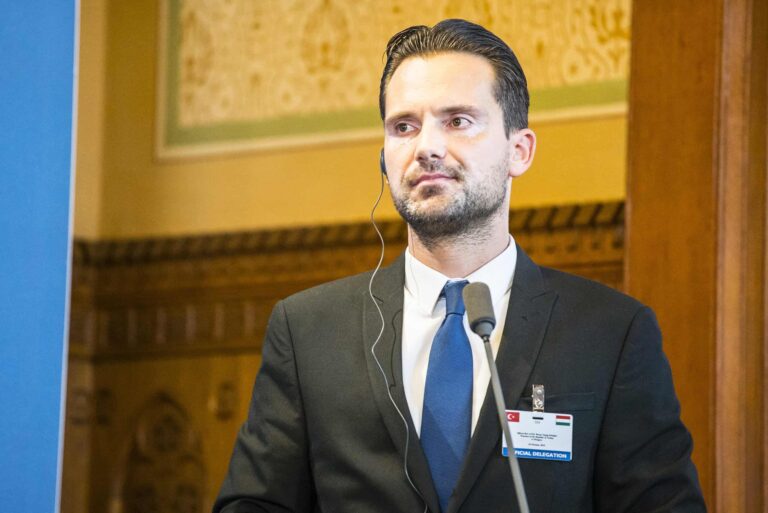 Magyar Péter aláírta Havasi Bertalan felmentését: furcsa szóváltás előzte meg a döntést Rogán volt minisztériumában