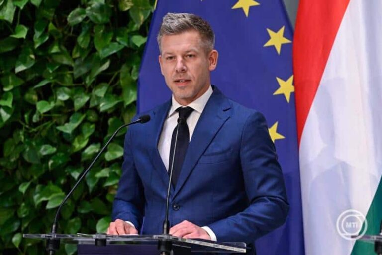 Magyar Péter nyilvánosságra hozza a kegyelmi ügy dossziéját: kedden jöhetnek az igazságügyi iratok