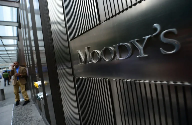 Moody’s: javulhat Magyarország és az Európai Unió viszonya az új kormány alatt, de a költségvetési kockázatok továbbra is súlyosak