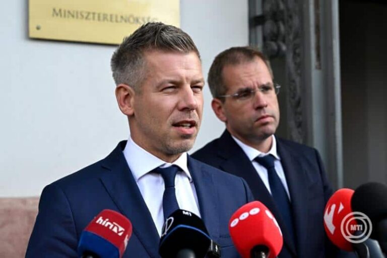 Magyar Péter fotókat mutatott a Kúria luxusfelújításáról: aranyozott plafon, márványfürdő és bárpultos bírói klub is előkerült